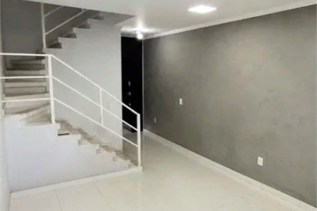 Sobrado à venda com 2 quartos em Jardim San Ressore (caucaia do Alto), Cotia - SP