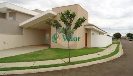 Casa à venda com 4 quartos, sendo 1 suíte,  no condomínio Quebec, São Carlos - SP