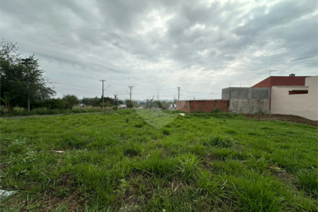Terreno á venda, com 197m2, no Bairro Parque Primavera em São Carlos.