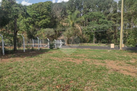 Terreno á venda no Jardim Sambambaia