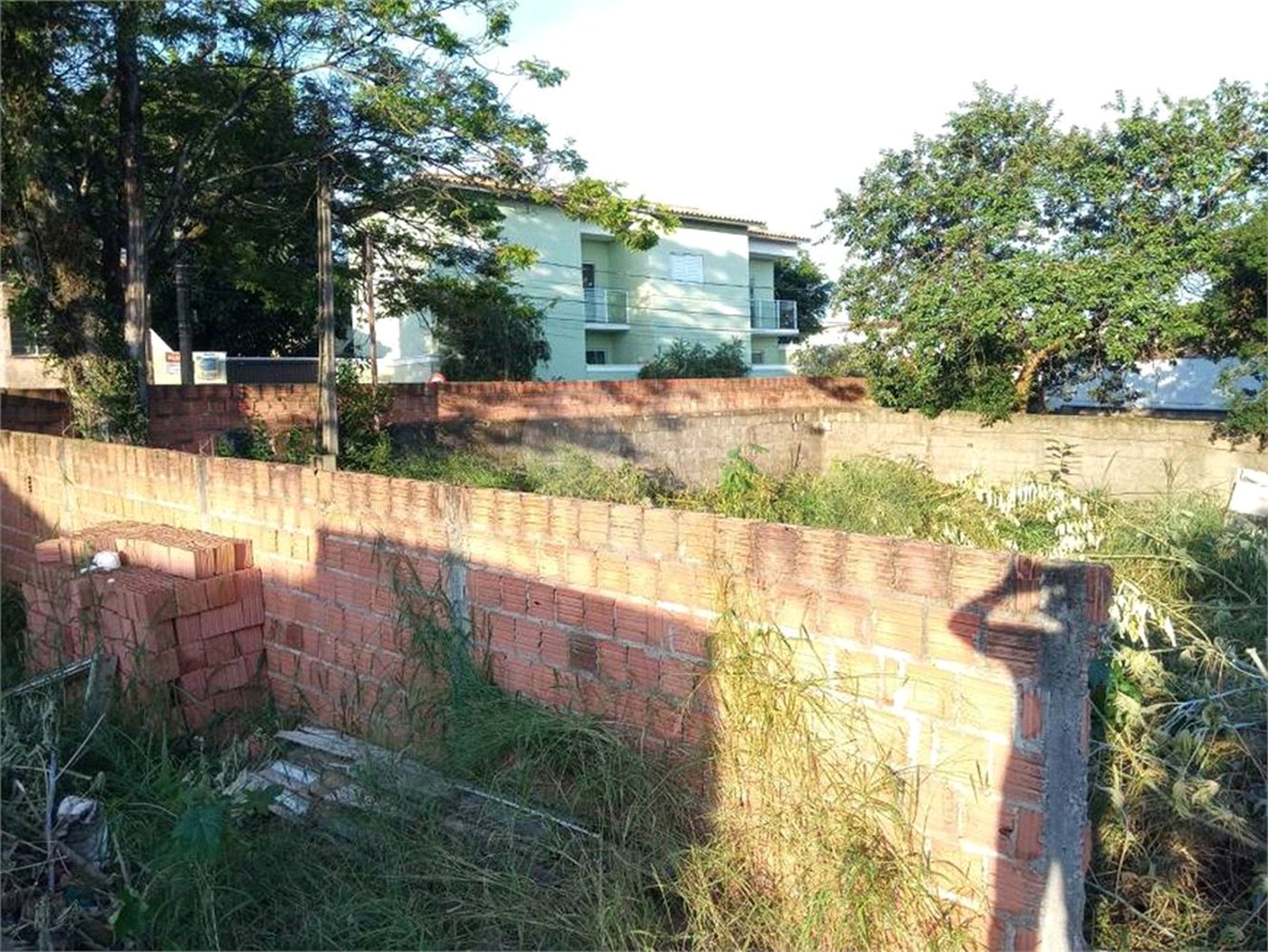 Terreno com 942,00 m² .
