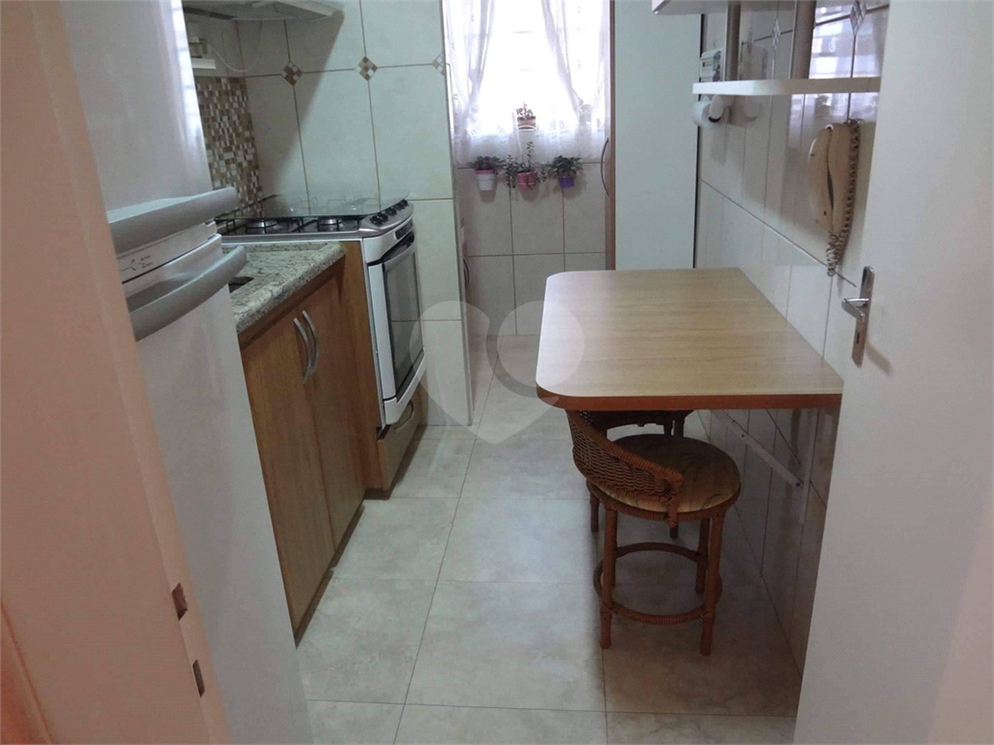 Apartamento no Condomínio Residencial Ipê I .