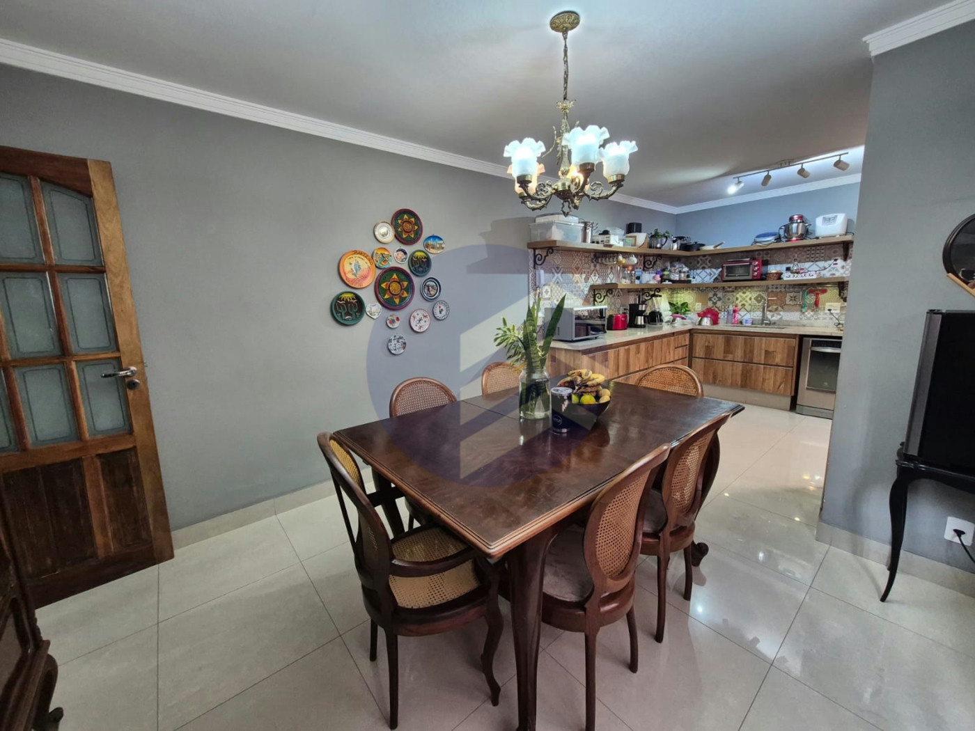 Sobrado à venda com 166 m², 3 dormitórios, 3 vagas cobertas, terraço com vista livre e 16 placas solares! Próximo à USP.