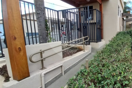 Apartamento no Condomínio Mont Vernon .