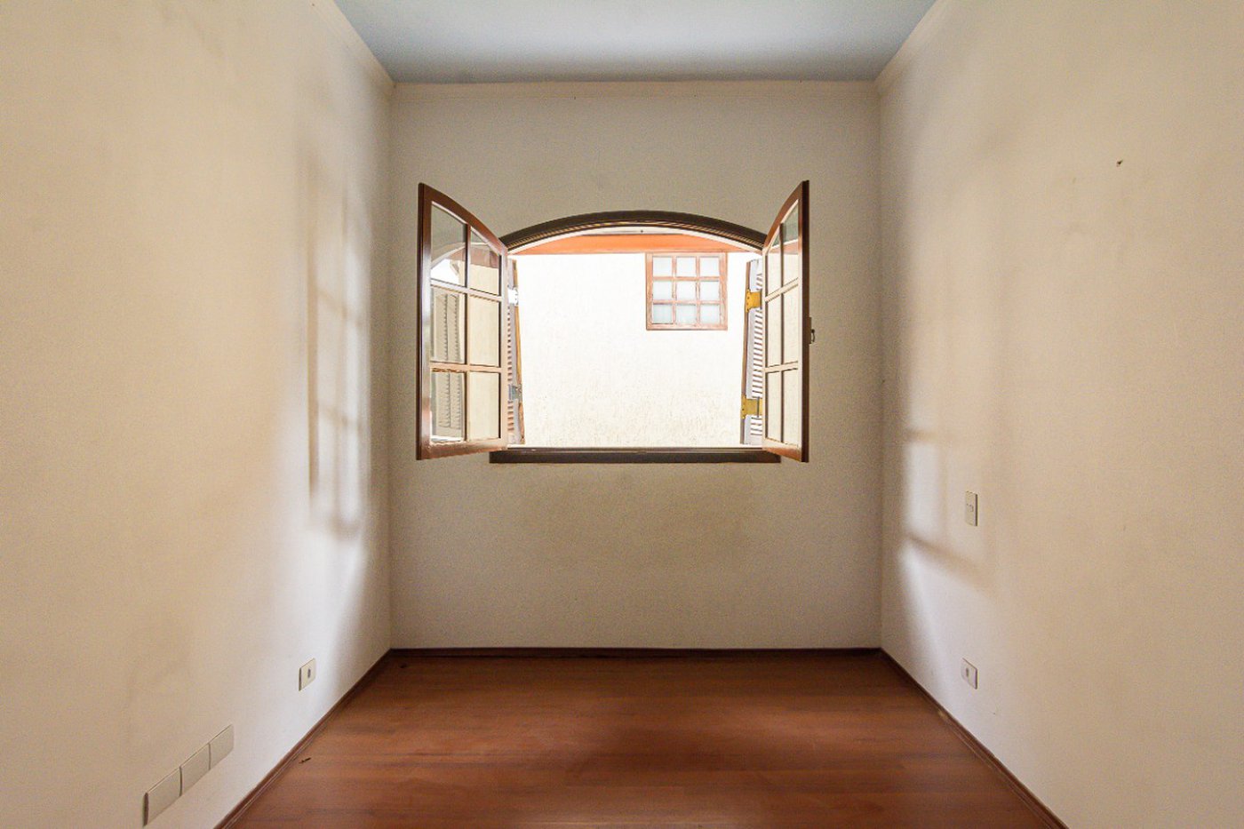 Sobrado à venda 187m² com 5 quartos, sendo 2 suítes, em Conjunto Residencial Butantã próximo à USP