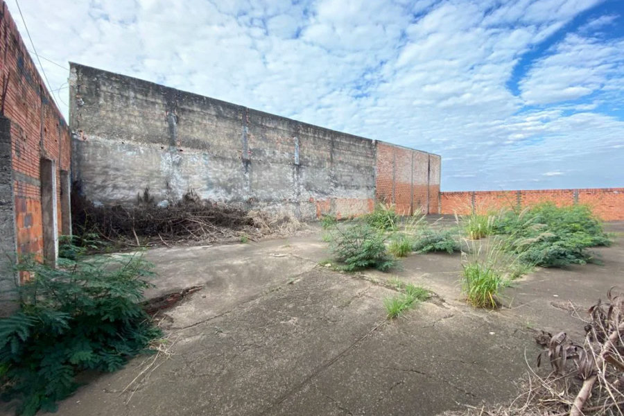 Terreno e Barracão comercial à venda ou locação, no bairro Santa Rosa - Piracicaba/SP.