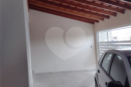 Casa Térrea com 3 dormitórios, sendo 1 suíte.