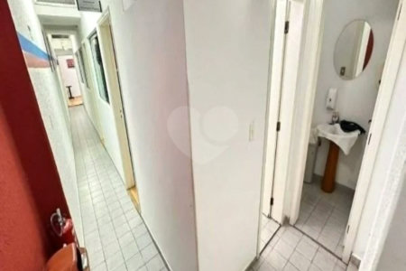 Prédio comercial com 322m², 8 salas, 3 banheiros, à venda no bairro Santo Antônio, São Caetano do Sul