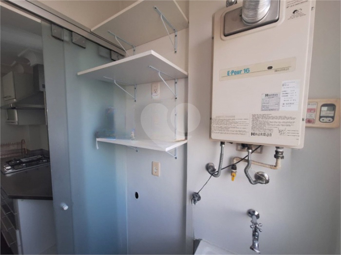 Apartamento para locação com 2 dormitórios, sendo 1 suíte com 02 vagas, totalmente climatizado nos 3 ambientes