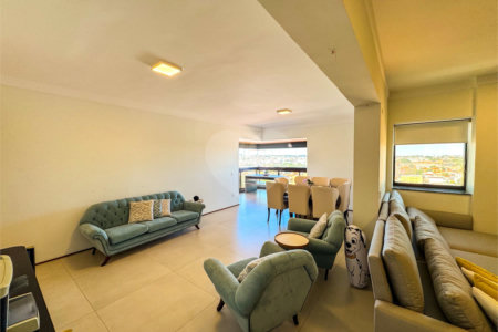 Apartamento à Venda no Centro de São Carlos - com 3 Suítes.