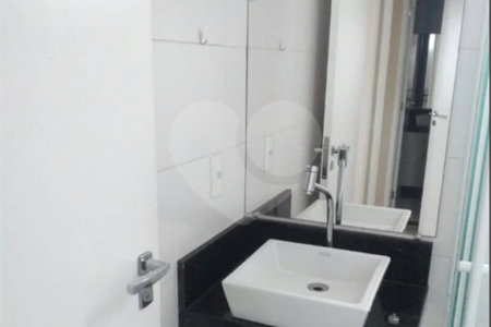 Apartamento de 2 quartos em Chácara Cruzeiro do Sul ( Cangaíba ).
