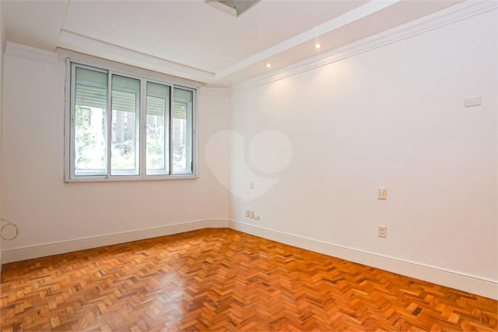 Apartamento na Bela Vista com 228m² 3 dormitorios Aceita e estuda Permuta.