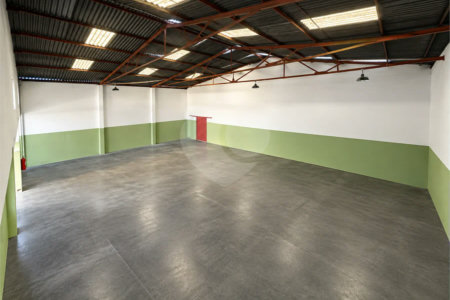 Galpão comercial/industrial com 627 m² no Bairro Planalto, em São Bernardo do Campo, próximo à Via Anchieta, com piso fabril, escritórios e mezanino.
