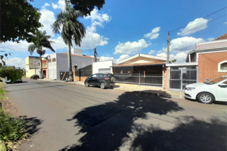 Casa à venda na Rua José Bonifácio - Vila Prado, São Carlos