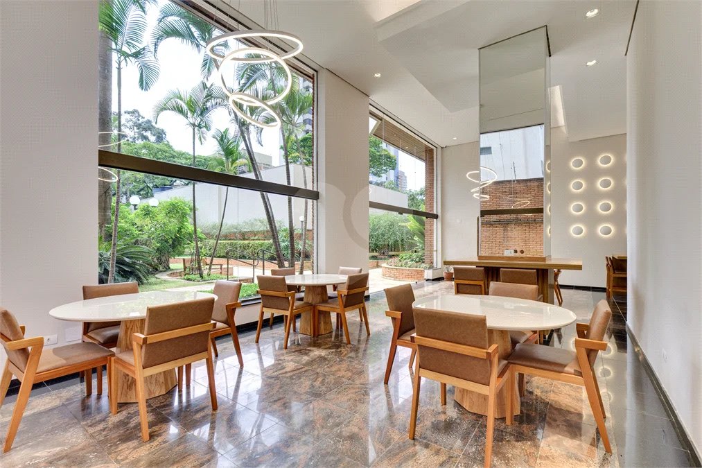 Apartamento à venda com 2 quartos, sendo 1 suíte,  em Campo Belo, São Paulo, SP