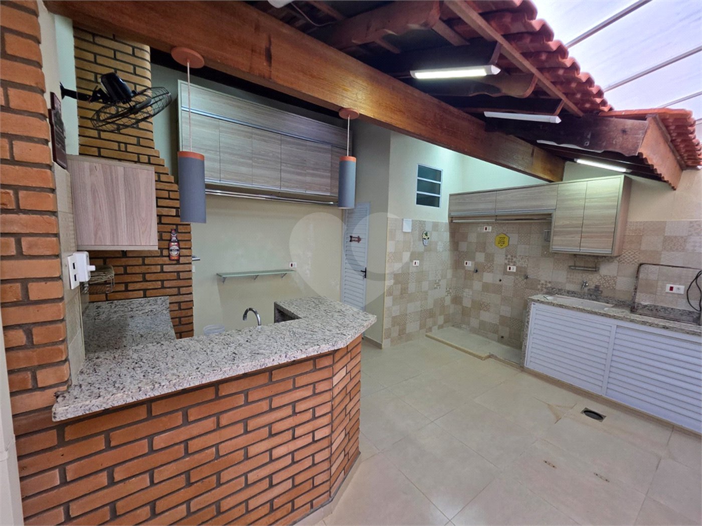 Sobrado 3 quartos 1 suíte e área de lazer