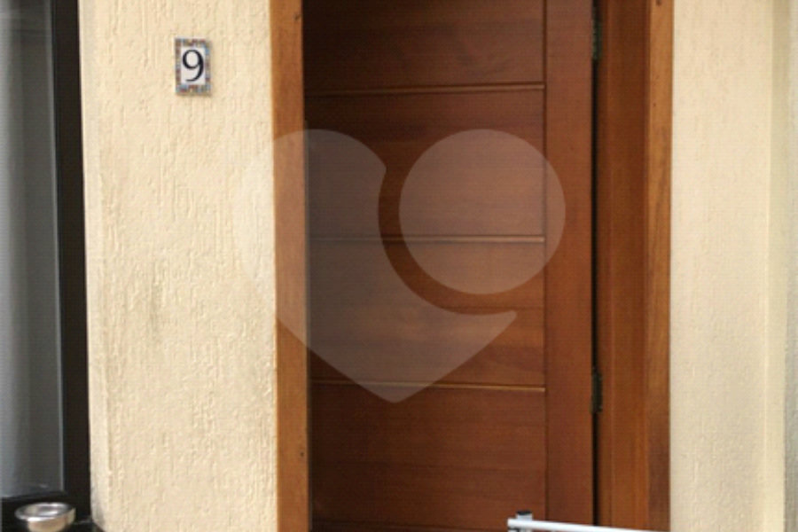 Casa à venda com 3 quartos, sendo 1 suíte,  no condomínio Felipe, São Paulo - SP