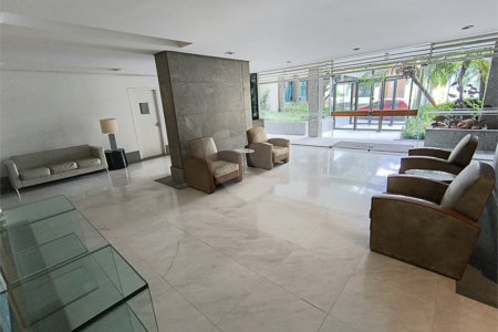 Este amplo apartamento de 290 m², completamente reformado, reúne sofisticação,