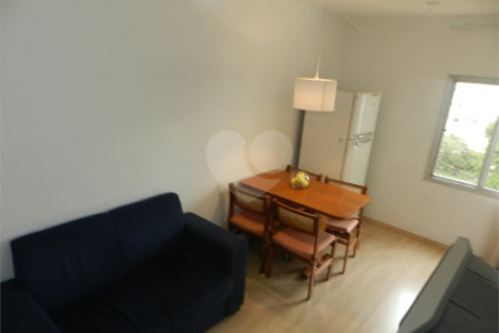 Apartamento mobiliado na Bela Vista de 36m² com 1 vaga de garagem.