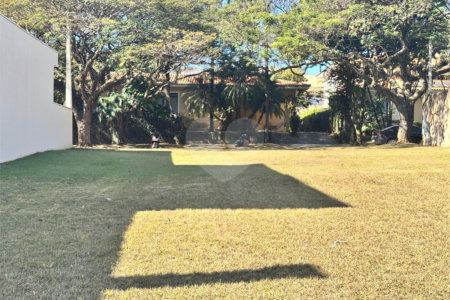 Terreno no Parque Sabará próximo a portaria