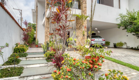 Casa de Vila à venda com 4 quartos, sendo 2 suítes,  em Chácara Santo Antônio, São Paulo, SP