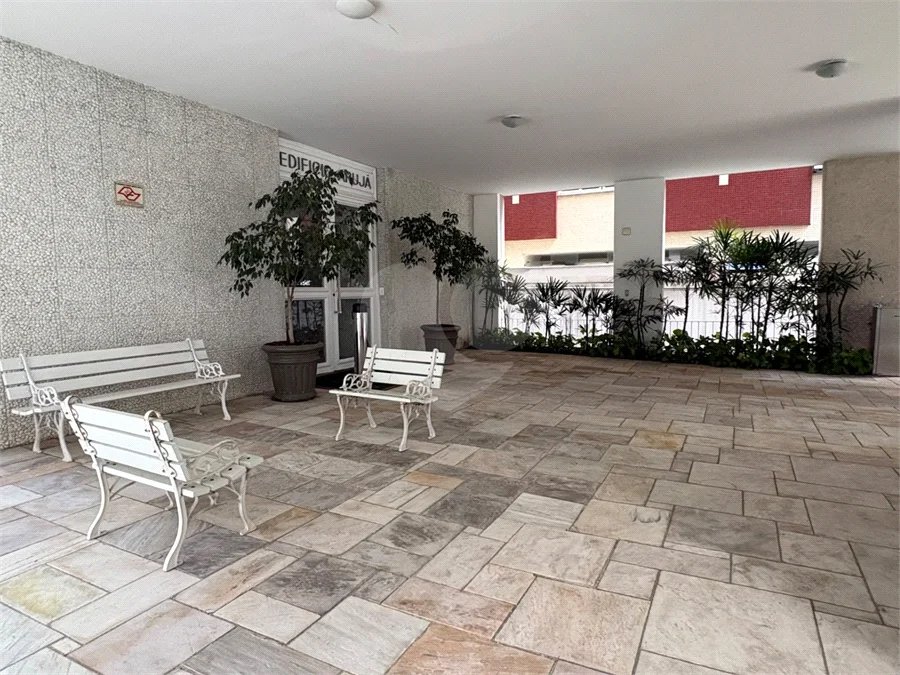 Apartamento Amplo e Mobiliado, 3 Dormitórios, 2 Vagas, Próximo à Paulista
