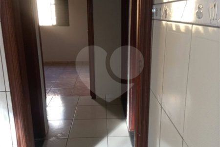 Casa térrea com salão comercial para venda no Maria Stella Fagá.