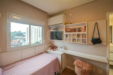Espaço, conforto e uma localização privilegiada fazem deste apartamento mobiliado no Baeta Neves, em São Bernardo do Campo, uma excelente opção para seu novo lar. Com 118 m², três dormitórios e quatro banheiros, o imóvel oferece ambientes amplos para acomodar a família e receber amigos com comodidad