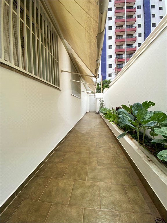 Casa Térrea com 3 suítes, sendo 1 suíte master.