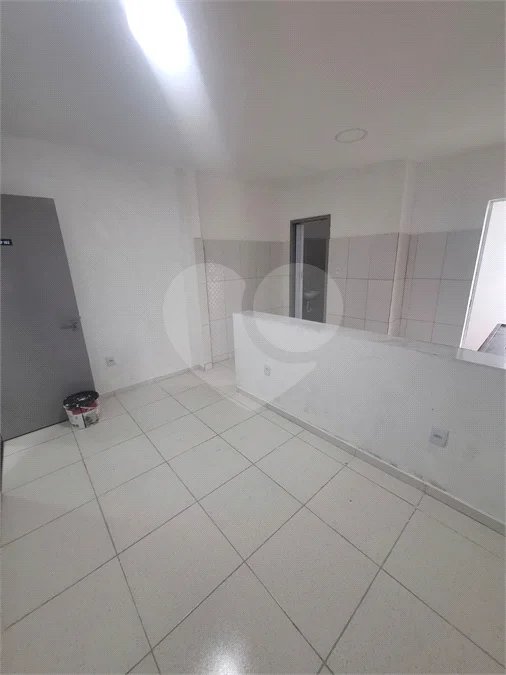 SOBRADO TIPO APARTAMENTO COM 1 QUARTO PARA LOCAÇÃO 38m² - SANTÍSSIMO