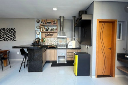 MARAVILHOSA CASA NO URBANOVA QUE REUNE CONFORTO E SOFISTICAÇÃO, 262m² - 4 SUITES e 4 Vagas.