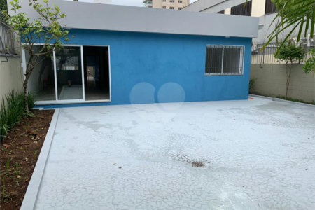 Casa Comercial na Vila Mariana, 400m², próximo metrô, 3 vagas, locação e venda