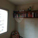 Lindo apartamento, muito bem conservado, com bom espaço interno.