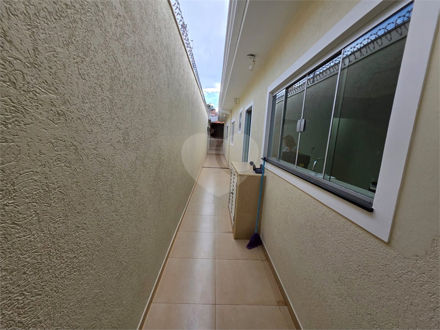 Sobrado 3 quartos 1 suíte e área de lazer