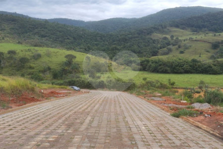 Terrenos de 300 metros em condomínio fechado e prontos para construir na região de Atibaia