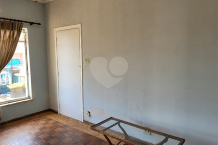 Casa Térrea com 3 dormitórios.