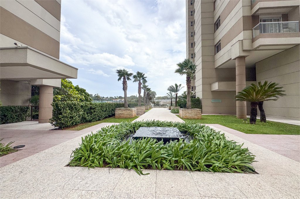 Apartamento de Alto Padrão no Campo Belo para venda com porteira fechada, com 4 dormitórios suítes e 4 vagas com lazer de club.