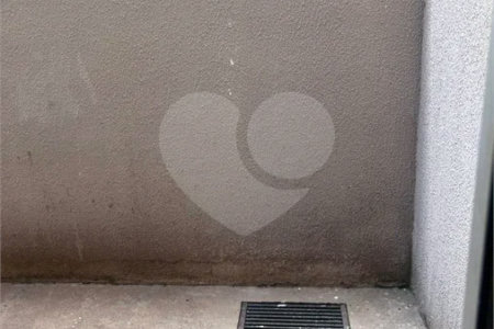 APARTAMENTO NO TÉRREO com Quintal.