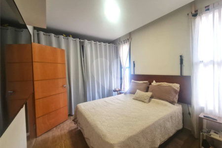Casa térrea com 3 quartos à venda em Interlagos - SP