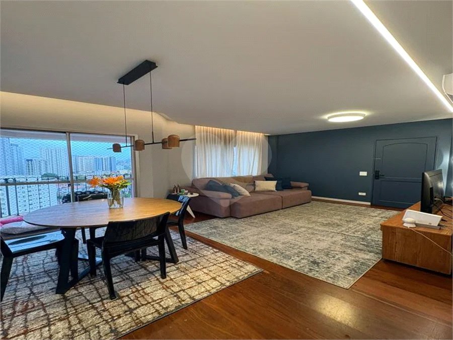 Apartamento Recém reformado e mobiliado a venda em Vila Mariana