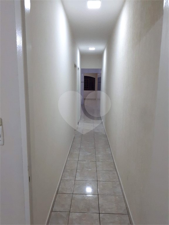 Casa térrea no Jardim Hikari para venda.