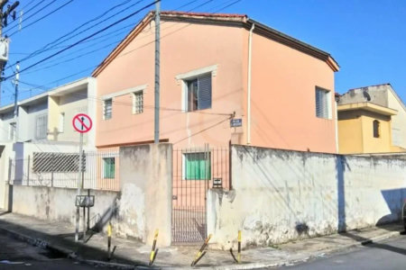 Sobrado espaçoso de esquina no bairro da Mooca!