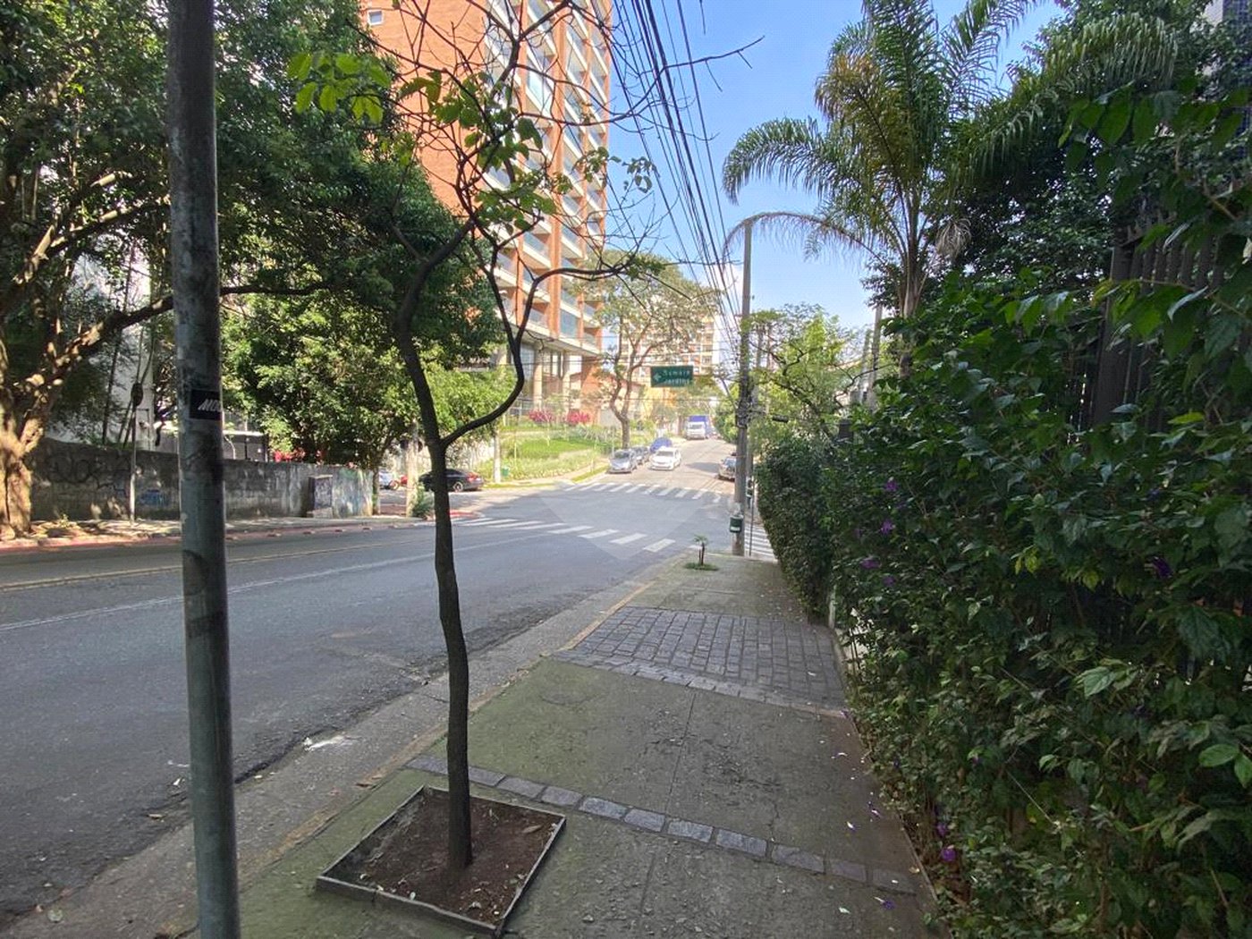 Apto 91 m - Metrô Sumaré, rua arborizada e tranquila. ótima planta, são 03 dorm 1 suite 1 vaga