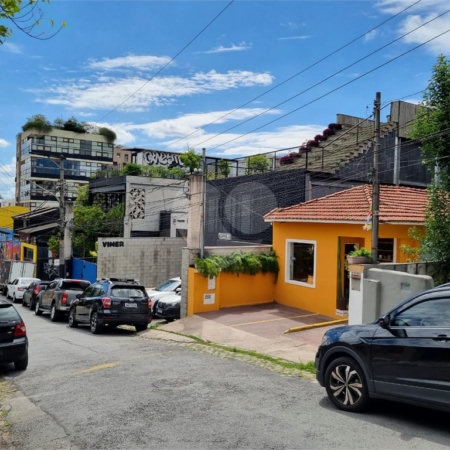 Casa na Vila Madalena com 240 metros quadrados de terreno