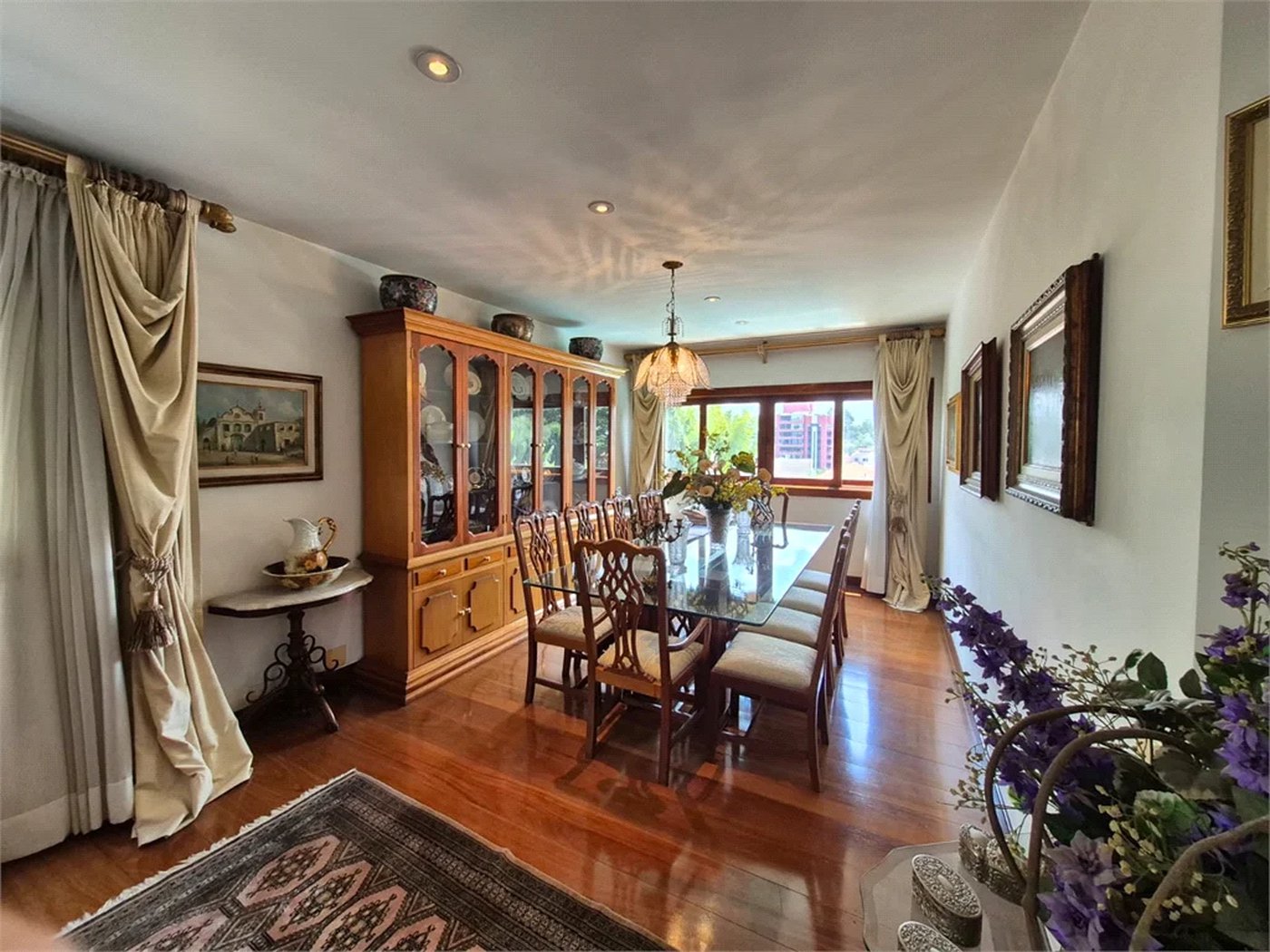 Casa de Vila à venda ou para alugar com 4 quartos, sendo 2 suítes, em Jardim Leonor, São Paulo, SP