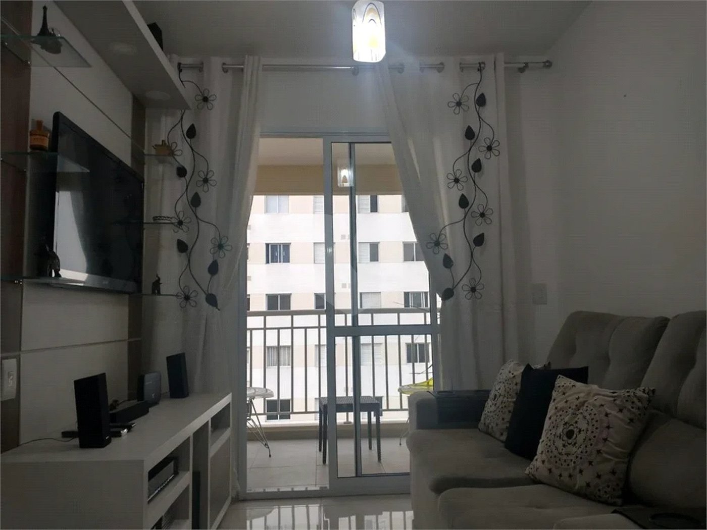 Apto no Cambuci de 55m2, com 2 dorms, 2 banheiros, 1 suíte, 1 vaga. Estuda permuta.