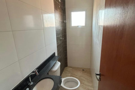 Duplex à venda com 2 quartos, sendo 1 suíte, apenas 400m Mar