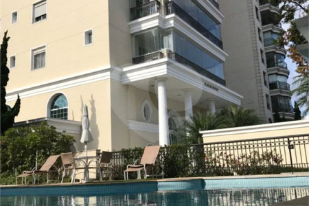 Apto 220 metros no Campo Belo. varanda, 5 vagas, 3 suítes. Visite