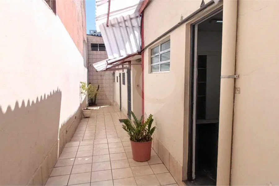 Oportunidade imperdível. Excelente opção de Investimento em Sobrado Comercial a Venda na Lapa. Único na Região.