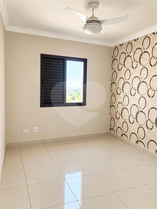 Cobertura de 255 m² com 3 dormitórios, 1 suíte, cozinha planejada, 2 vagas e área gourmet com churrasqueira.